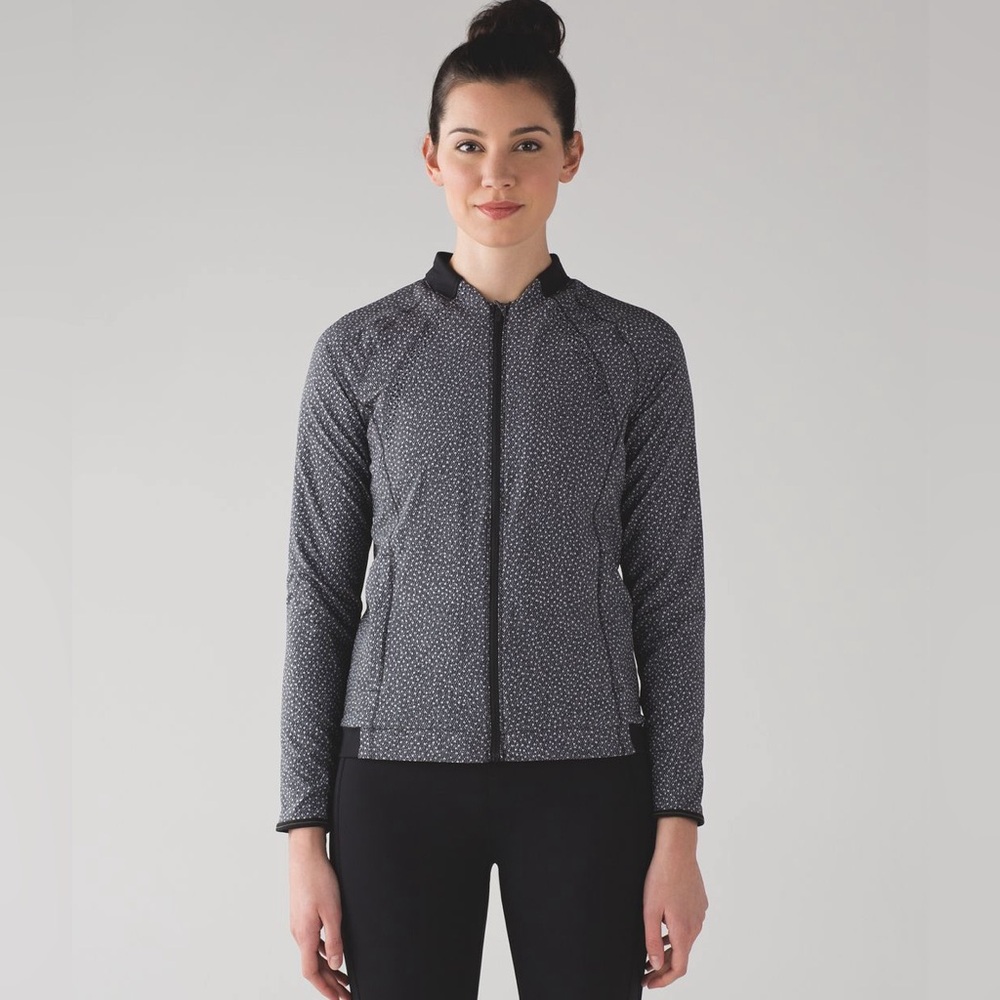 lululemon hit it jacket in ‘frozen fizz’ white/black size 4